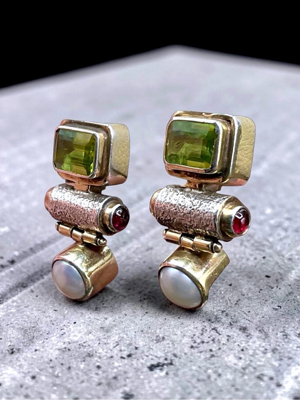 🌺Elizabeth Prior  925/14K Peridot, Garnet & Pearl Earrings